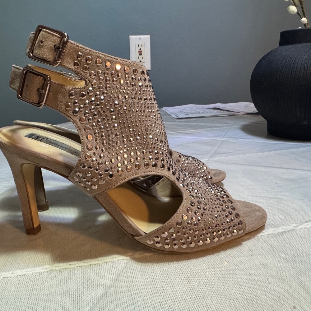 IEmbellished Taupe Open-Toe Heeled Sandals